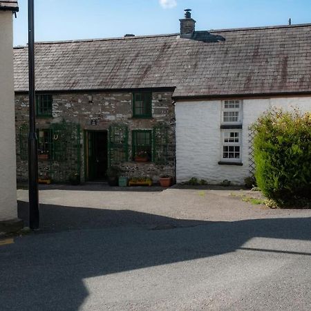 Вилла Yr Hen Efail - Old Smithy Tregaron Экстерьер фото