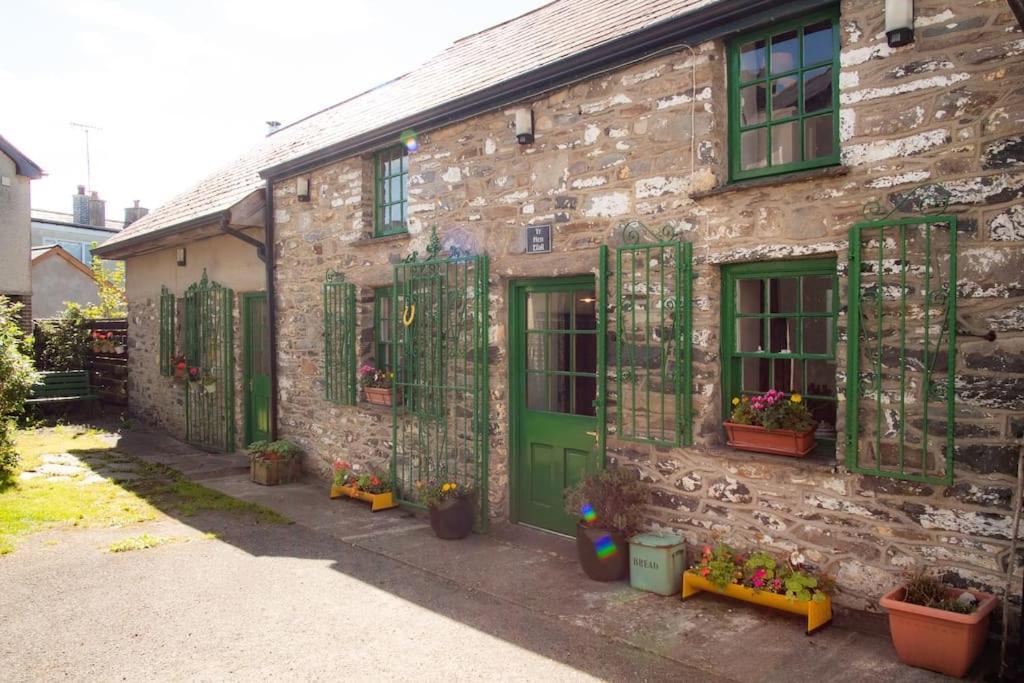 Вилла Yr Hen Efail - Old Smithy Tregaron Экстерьер фото